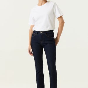 jean Garcia femme, jean slim Garcia, jean brut femme, jean slim brut femme, jean denim brut femme, jean bleu foncé femme, jean stretch femme, jean taille mi-haute femme, pantalon jean femme Garcia, jean confortable femme, jean ajusté femme, jean mode femme, jean casual chic femme, jean intemporel femme, jean élégant femme, jean bleu brut Garcia, denim femme Garcia, jean tendance femme, jean slim bleu femme, jean basique femme, pantalon denim femme, jean pour femme, boutique vêtements femme, mode femme Garcia, jean automne hiver femme, jean printemps femme, jean quotidien femme, jean premium femme, jean cinq poches femme, jean facile à porter.
