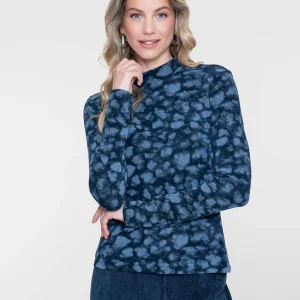 top bleu marine top imprimé femme top Geisha top manches longues top col montant top élégant femme top chic femme top automne femme top tendance femmetop bleu marine à motifs femme top imprimé abstrait bleu marine top femme avec strass top manches longues élégant top col montant femme top fluide automne femme haut bleu marine femme top casual chic femme top Geisha collection automne top confortable femme