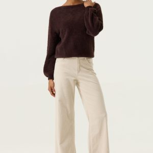 pantalon velours Garcia, pantalon Garcia femme, pantalon velours beige femme, pantalon velours côtelé femme, pantalon large femme, pantalon wide leg femme, pantalon taille haute femme, pantalon beige Garcia, pantalon écru femme, pantalon casual chic femme, pantalon élégant femme, pantalon confortable femme, pantalon tendance femme, pantalon automne hiver femme, pantalon velours taille haute, pantalon droit large femme, pantalon mode femme, velours côtelé beige, pantalon premium femme, Garcia Clothing femme, marque Garcia femme, vêtements Garcia femme, pantalon chic femme, pantalon à porter avec un pull, pantalon velours moderne, pantalon femme intemporel, pantalon beige tendance, look casual chic femme, pantalon cocooning femme, pantalon en velours large femme.