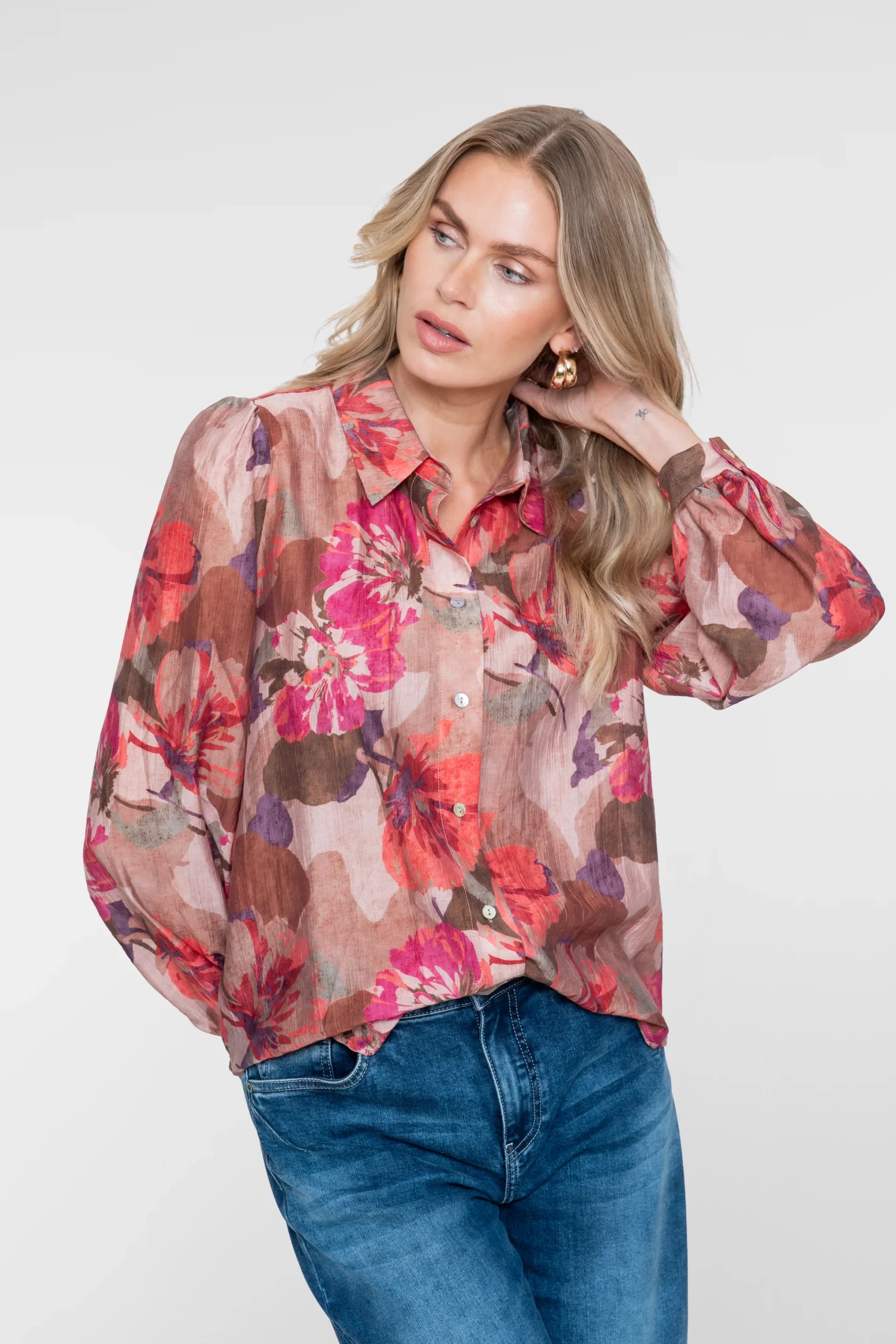 chemisier GEISHA, chemise femme GEISHA, chemisier femme, chemise fleurie femme, chemisier fleuri, chemisier coloré, chemise imprimée, chemisier imprimé floral, chemise fleurs, blouse fleurie, blouse colorée, chemisier tendance femme, chemise moderne femme, chemisier chic, chemise élégante