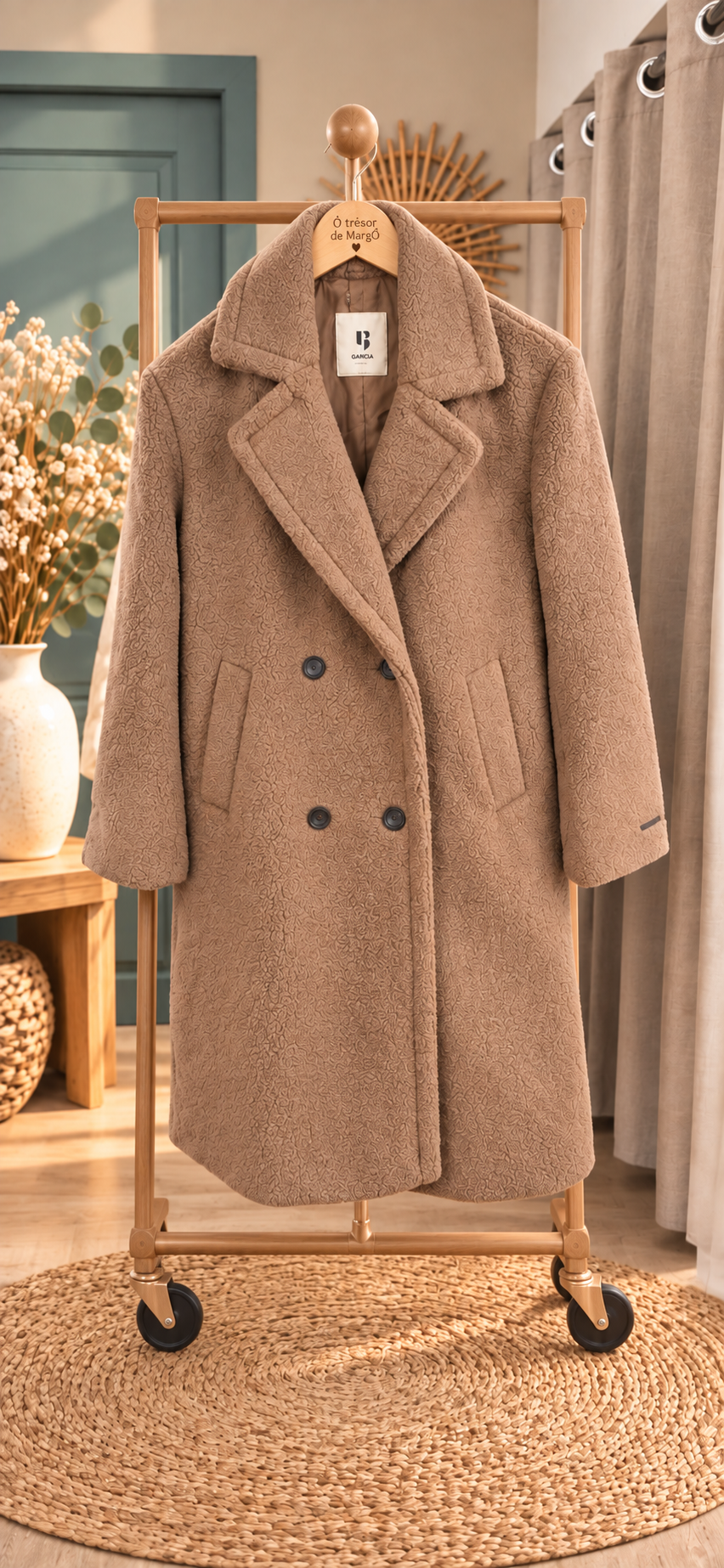 Manteau femme GARCIA, manteau Teddy femme, manteau teddy taupe, manteau taupe foncé femme, manteau chaud femme, manteau hiver femme, manteau doux femme, manteau effet peluche, manteau effet teddy, manteau texturé femme, manteau chic femme, manteau cocooning, manteau long femme, manteau à boutons femme, manteau col revers, manteau beige foncé, manteau taupe femme, veste Teddy femme, manteau automne hiver.